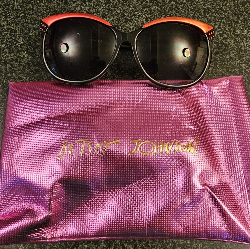 Betsey Johnson Retro Red and Black Wayfarer Sunglasses